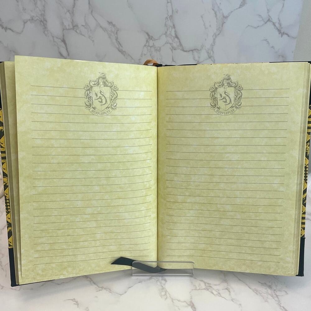 Harry Potter Hufflepuff Journal NWT - Picture 4 of 5